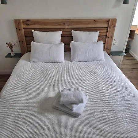 فندق مبيت وإفطار Les De Marcel